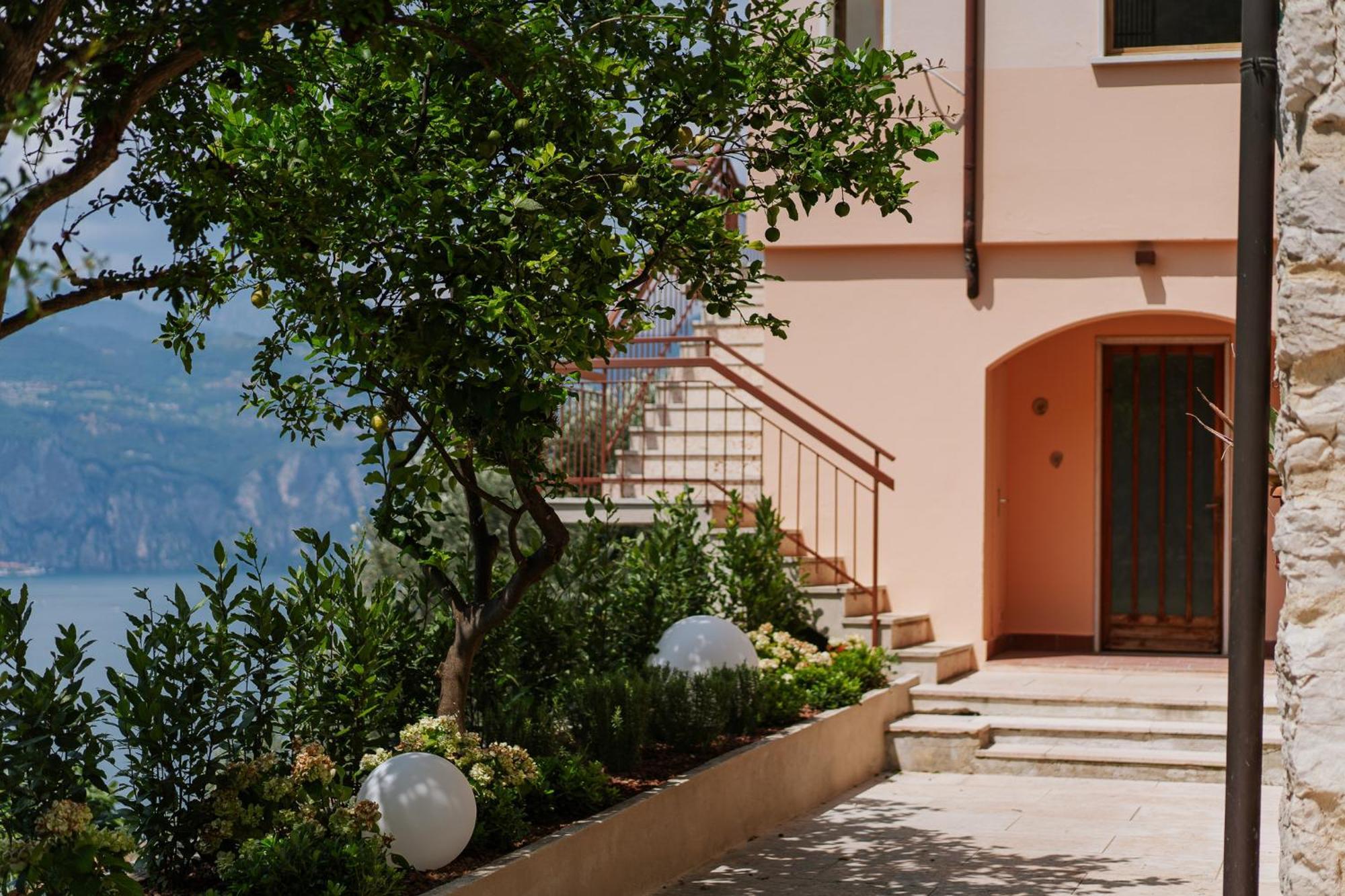 View Garda Lake Brenzone sul Garda Eksteriør billede