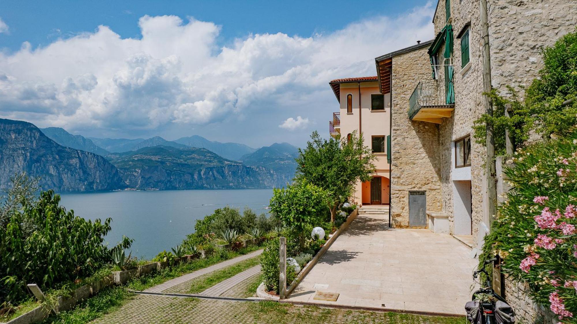 View Garda Lake Brenzone sul Garda Eksteriør billede